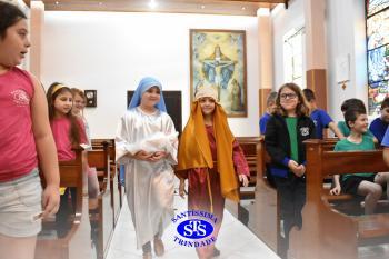 Alunos refletem sobre o sentido do Natal durante celebração | 2º ano