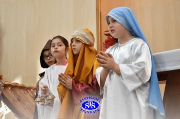 Alunos refletem sobre o sentido do Natal durante celebração | 2º ano