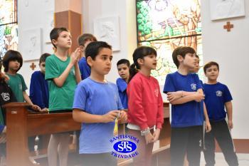 Alunos refletem sobre o sentido do Natal durante celebração | 2º ano