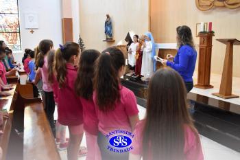 Alunos refletem sobre o sentido do Natal durante celebração | 2º ano