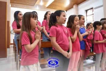 Alunos refletem sobre o sentido do Natal durante celebração | 2º ano
