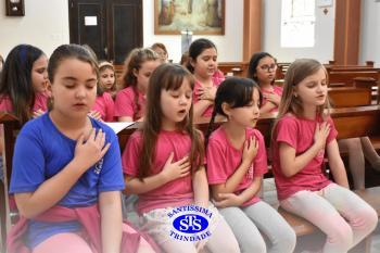 Alunos refletem sobre o sentido do Natal durante celebração | 2º ano