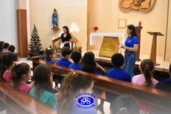 Alunos refletem sobre o sentido do Natal durante celebração | 2º ano