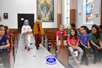 Alunos refletem sobre o sentido do Natal durante celebração | 2º ano