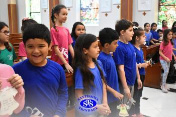 Alunos refletem sobre o sentido do Natal durante celebração | 2º ano