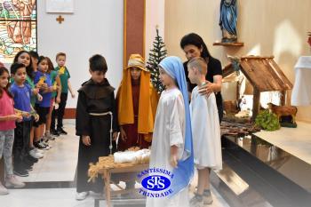 Alunos refletem sobre o sentido do Natal durante celebração | 2º ano