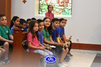 Alunos refletem sobre o sentido do Natal durante celebração | 2º ano