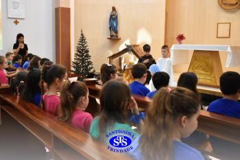 Alunos refletem sobre o sentido do Natal durante celebração | 2º ano