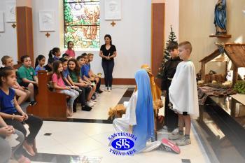 Alunos refletem sobre o sentido do Natal durante celebração | 2º ano