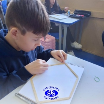 Estudo dos polígonos de forma lúdica | 5º ano