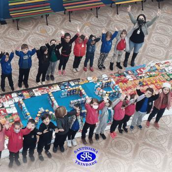 Tapete Fraterno com mais de 400 quilos de alimentos