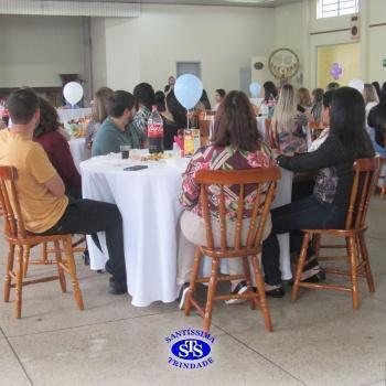 Profissionais do Colégio recebem homenagem especial 