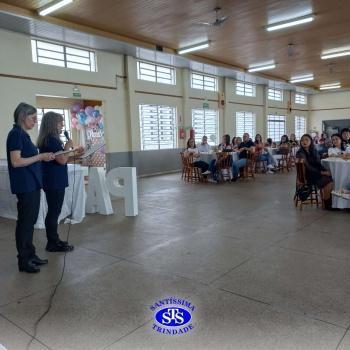 Profissionais do Colégio recebem homenagem especial 