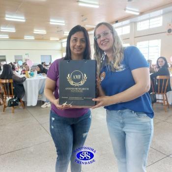 Profissionais do Colégio recebem homenagem especial 