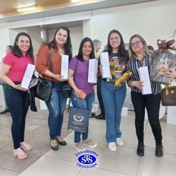 Profissionais do Colégio recebem homenagem especial 