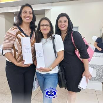 Profissionais do Colégio recebem homenagem especial 