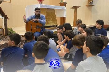 Alunos de 3º, 4º e 5º ano participam de Celebrações de Natal
