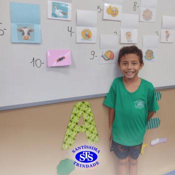 Alunos do 1º ano realizam atividades que auxiliam na alfabetização