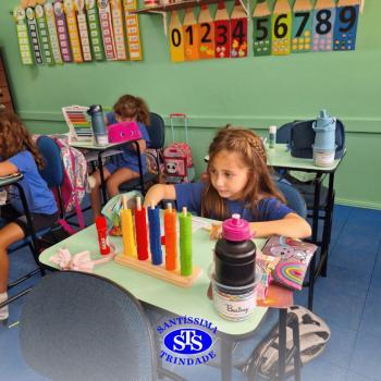 Alunos do 1º ano realizam atividades que auxiliam na alfabetização