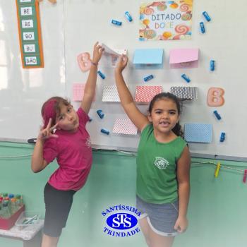 Alunos do 1º ano realizam atividades que auxiliam na alfabetização