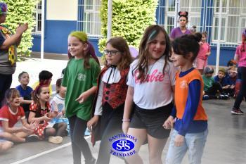 Alunos participam de atividades alusivas ao Dia da Criança 