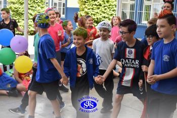Alunos participam de atividades alusivas ao Dia da Criança 