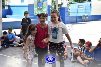Alunos participam de atividades alusivas ao Dia da Criança 
