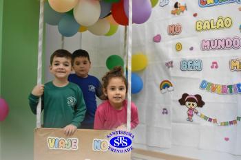 Alunos participam de atividades alusivas ao Dia da Criança 