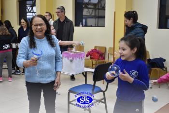 Alunos participam de atividades alusivas ao Dia da Criança 