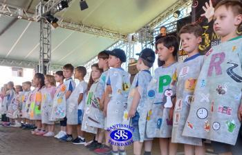 Infantil 5: Desfile do Alfabeto na 25ª Feira do Livro de Cruz Alta 