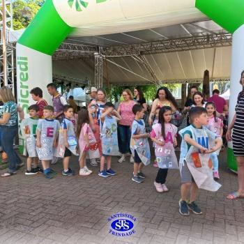 Infantil 5: Desfile do Alfabeto na 25ª Feira do Livro de Cruz Alta 