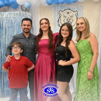 Estudantes da 3ª série celebram Formatura do Ensino Médio