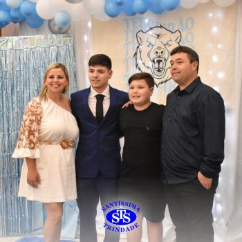 Estudantes da 3ª série celebram Formatura do Ensino Médio