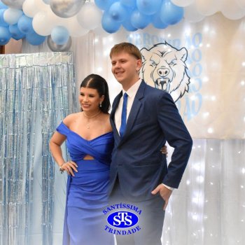 Estudantes da 3ª série celebram Formatura do Ensino Médio