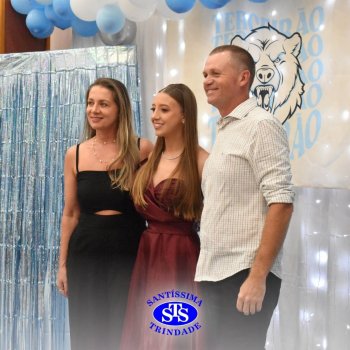 Estudantes da 3ª série celebram Formatura do Ensino Médio