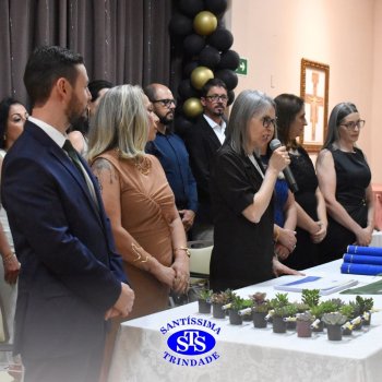 Estudantes da 3ª série celebram Formatura do Ensino Médio