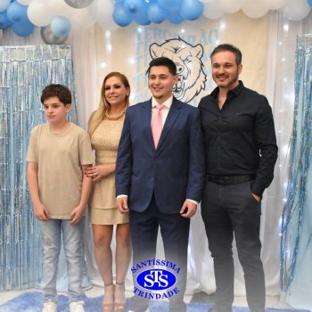 Estudantes da 3ª série celebram Formatura do Ensino Médio