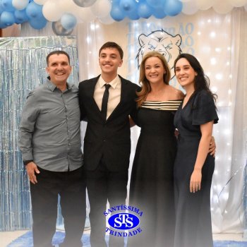 Estudantes da 3ª série celebram Formatura do Ensino Médio