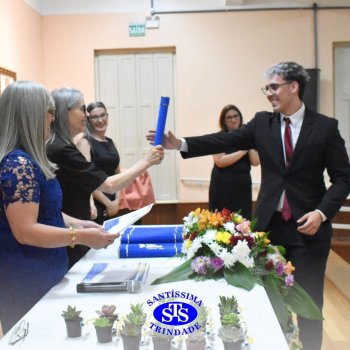 Estudantes da 3ª série celebram Formatura do Ensino Médio