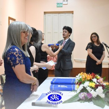 Estudantes da 3ª série celebram Formatura do Ensino Médio