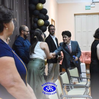 Estudantes da 3ª série celebram Formatura do Ensino Médio