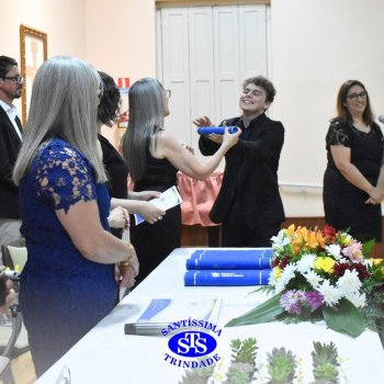 Estudantes da 3ª série celebram Formatura do Ensino Médio