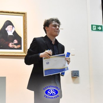 Estudantes da 3ª série celebram Formatura do Ensino Médio
