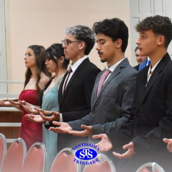 Estudantes da 3ª série celebram Formatura do Ensino Médio
