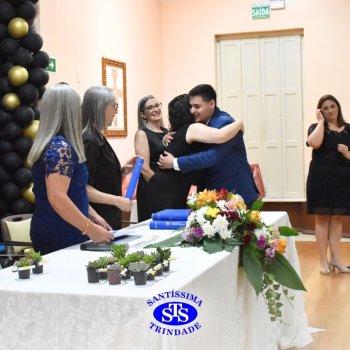 Estudantes da 3ª série celebram Formatura do Ensino Médio