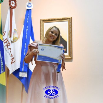 Estudantes da 3ª série celebram Formatura do Ensino Médio