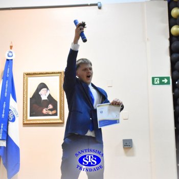 Estudantes da 3ª série celebram Formatura do Ensino Médio