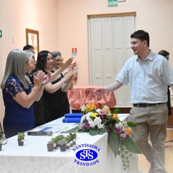 Estudantes da 3ª série celebram Formatura do Ensino Médio