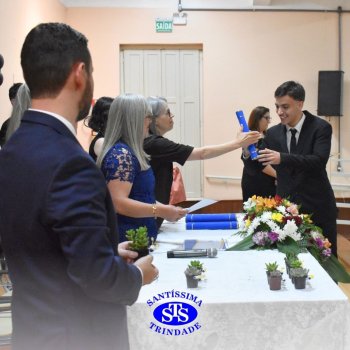 Estudantes da 3ª série celebram Formatura do Ensino Médio