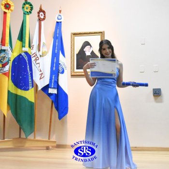 Estudantes da 3ª série celebram Formatura do Ensino Médio